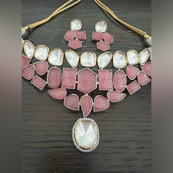 Kundan and semi precious stone necklace set - Picture 3 of 7